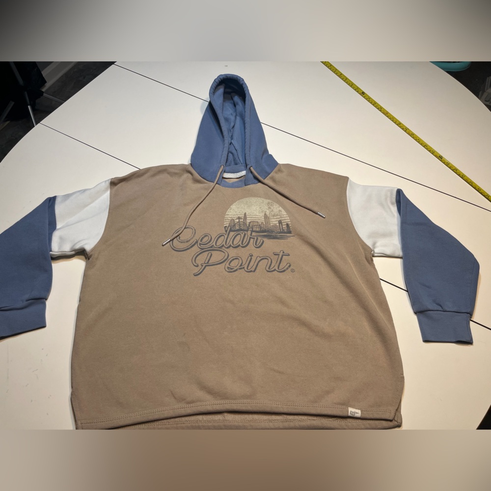 Cedar Point medium cropped hooded sweatshirt blue brown cotton blend